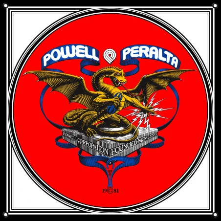 Quadratische Powell Peralta Skate-Flagge aus Stoff mit dem originalen roten Logo-Drachen von 1981 auf schwarzem Untergrund.